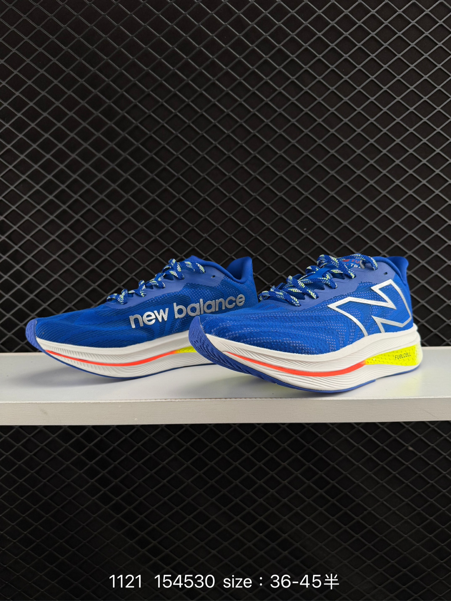 New Balance FuelCell SuperComp Trainer V2